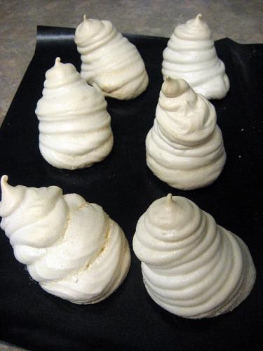 Place meringues as decoration