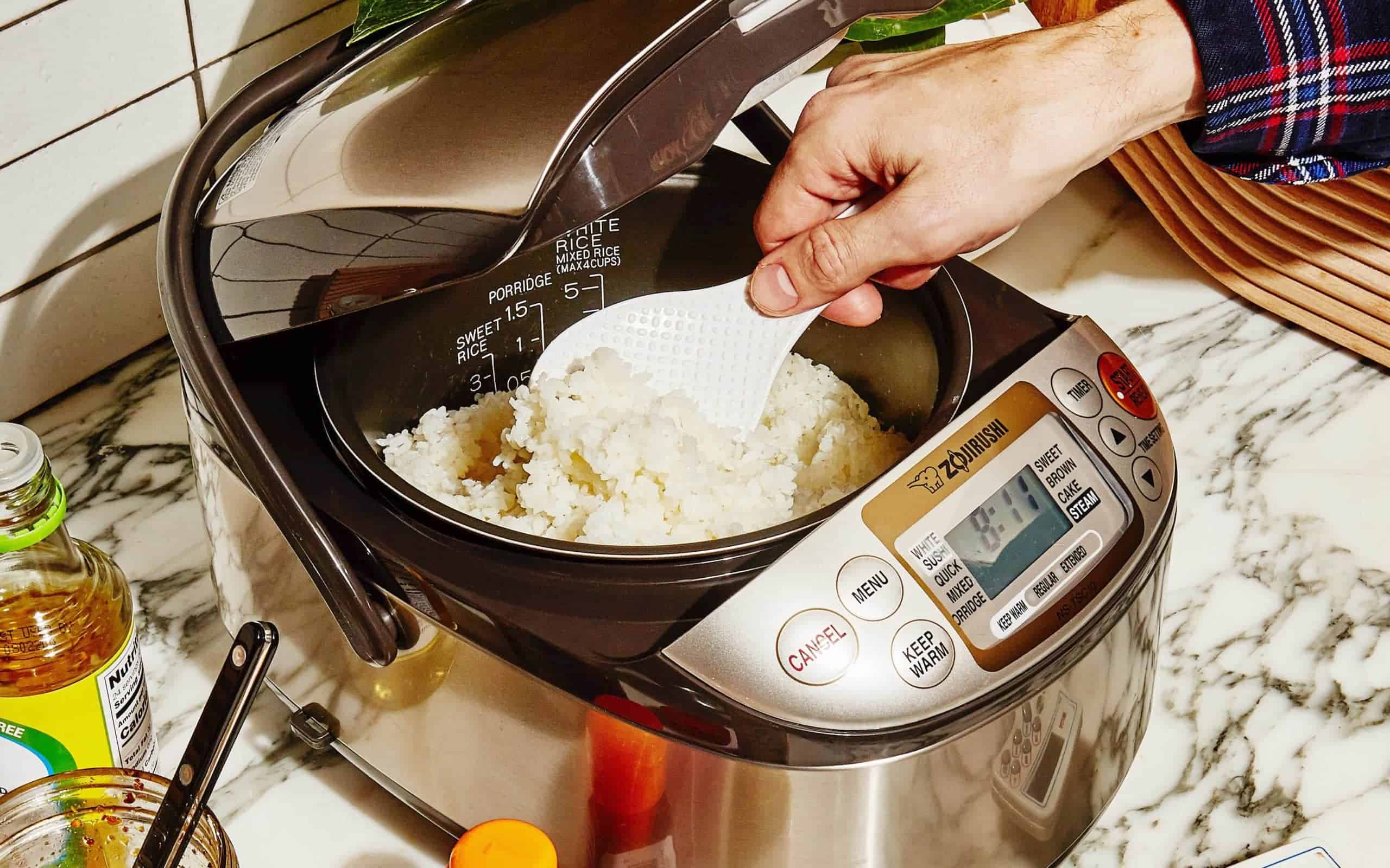 How Does a Rice Cooker Work Without Burning Food?