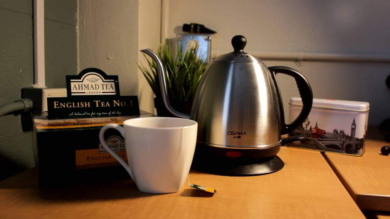 Make tea with electric kettle