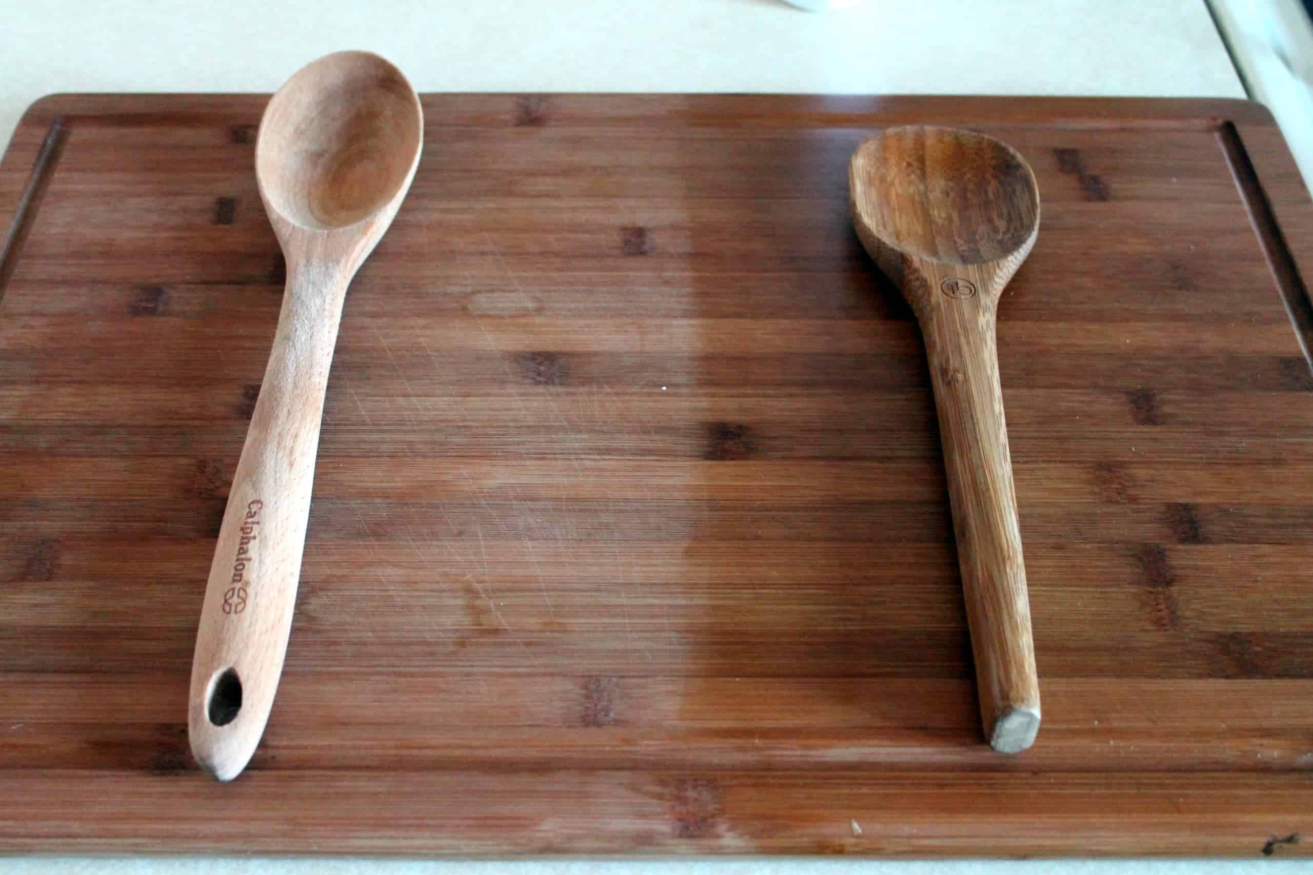 Oiling a deals wooden cutting board