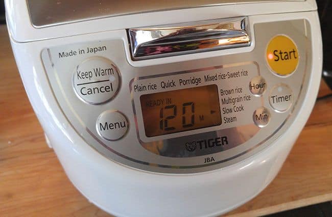 How Does A Rice Cooker Work Without Burning Food 