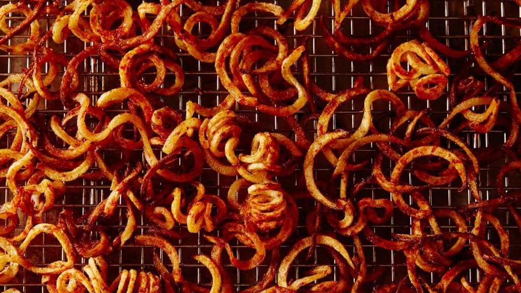 This Hack Allows You To Make Curly Fries Without A Spiralizer