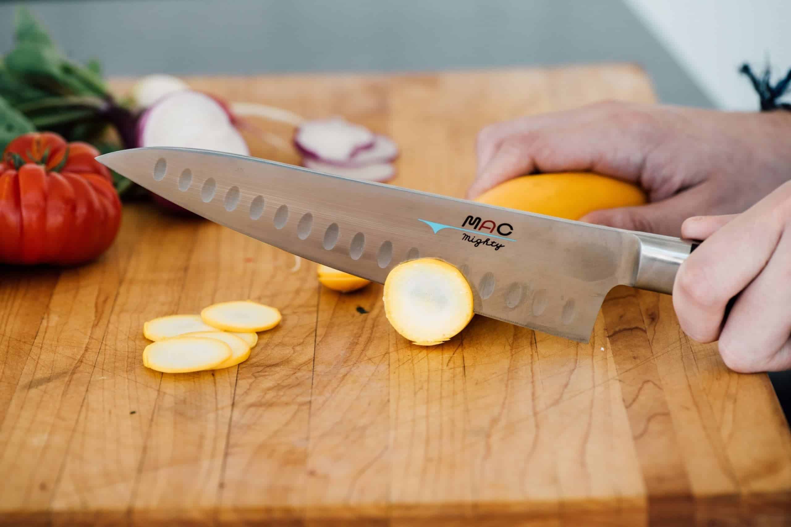 how-to-hold-a-chef-knife-like-a-professional