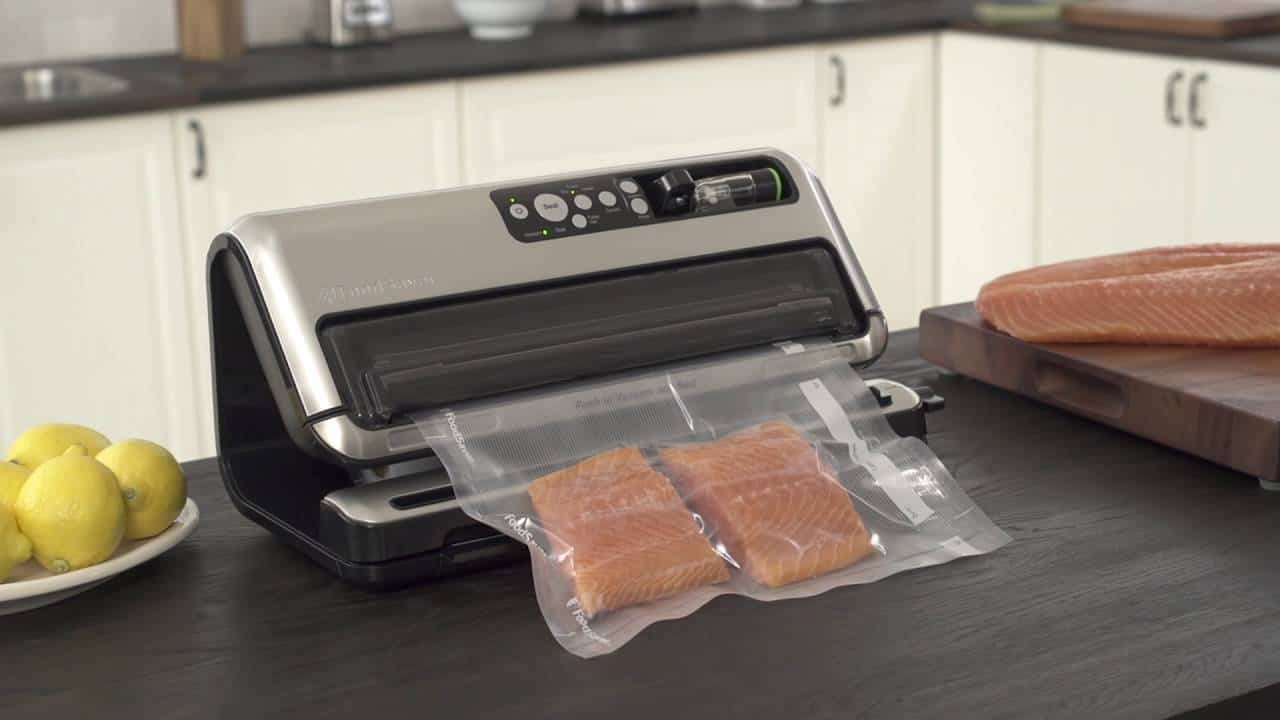 Using a vacuum sealer on countertop