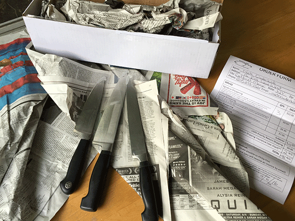 https://static.thedaringkitchen.com/wp-content/uploads/2021/04/Wrapping-knife-in-newspaper.png