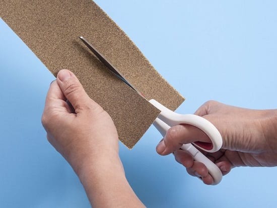 Sharpen kitchen shears using sandpaper