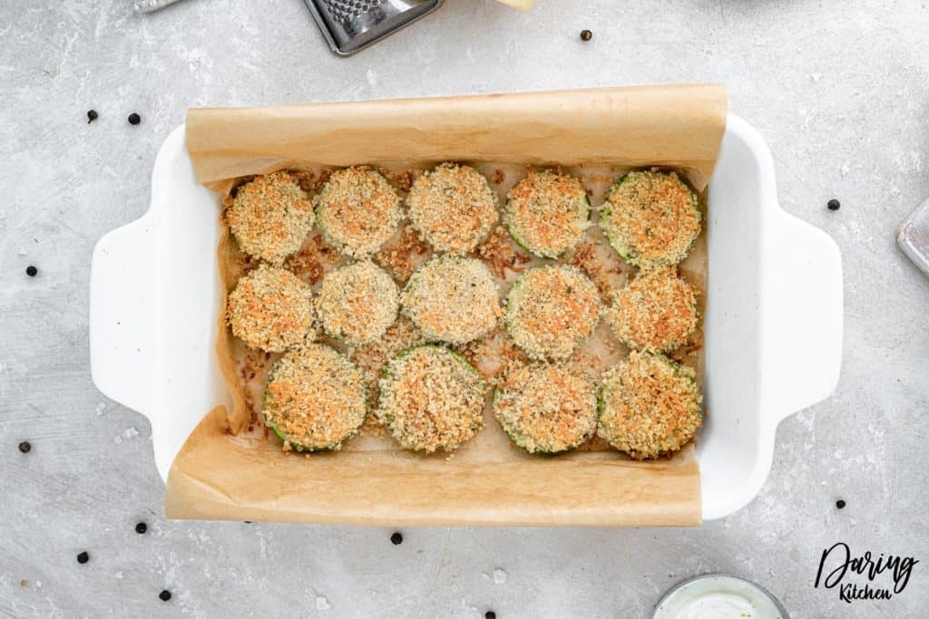 https://static.thedaringkitchen.com/wp-content/uploads/2021/05/Zucchini-chips-11-1024x683.jpg