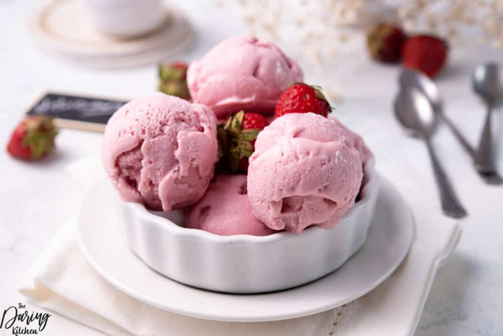 Strawberry ice cream - Wikipedia