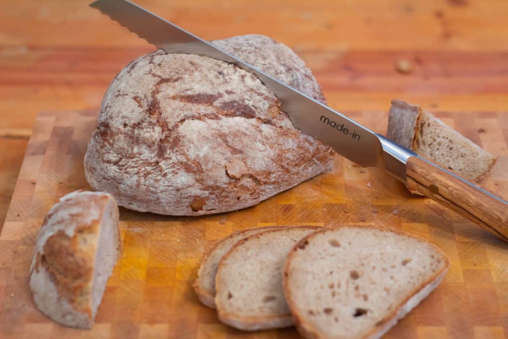 https://static.thedaringkitchen.com/wp-content/uploads/2021/08/made-in-bread-knife-1024x683.jpg