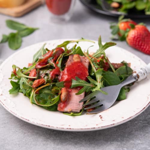 Steak strawberry salad